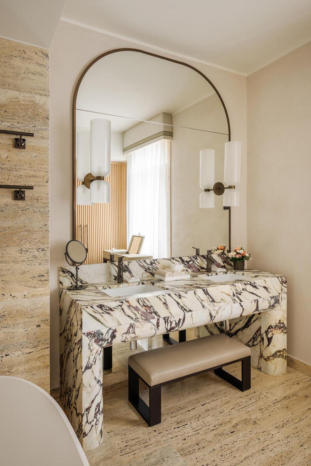 Deluxe Zimmer mit Kingsize-Bett